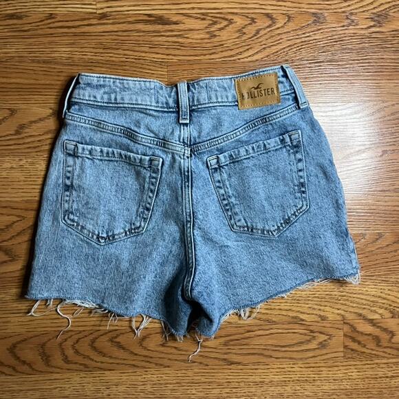 Hollister Ultra High-Rise Mom Shorts - Picture 2 of 5
